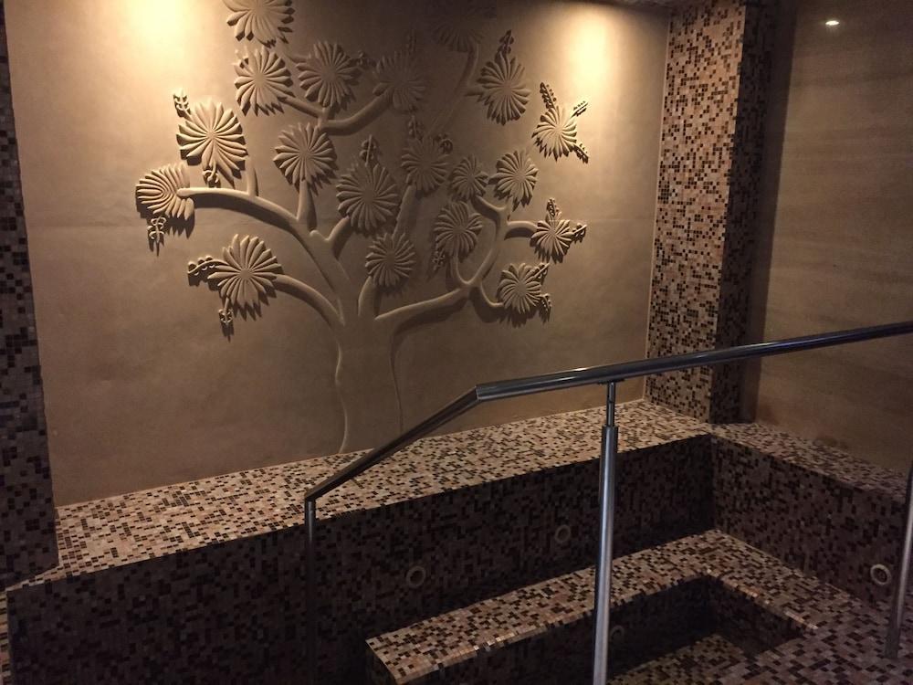 Surat Marriott Hotel Экстерьер фото