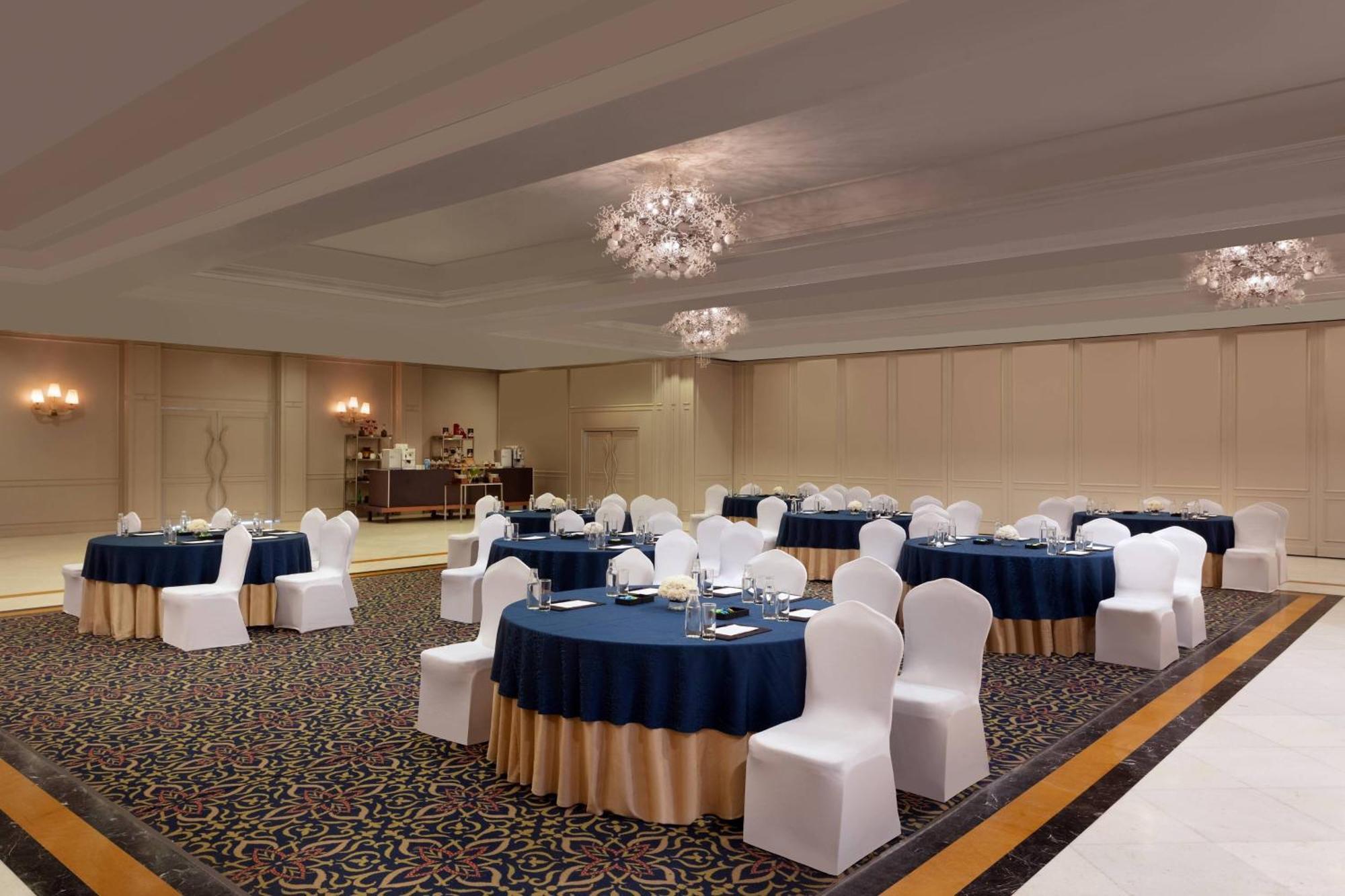 Surat Marriott Hotel Экстерьер фото