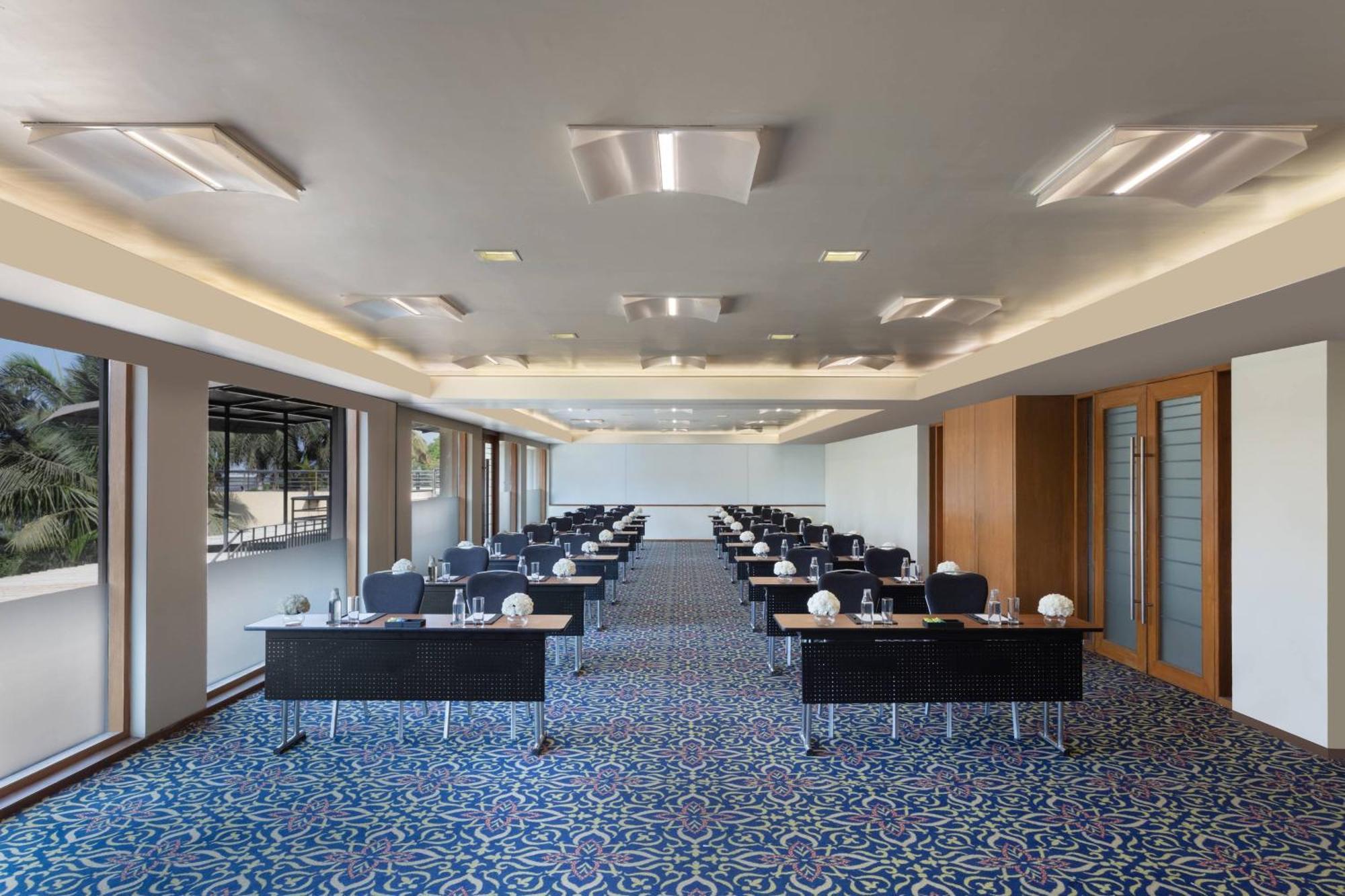 Surat Marriott Hotel Экстерьер фото