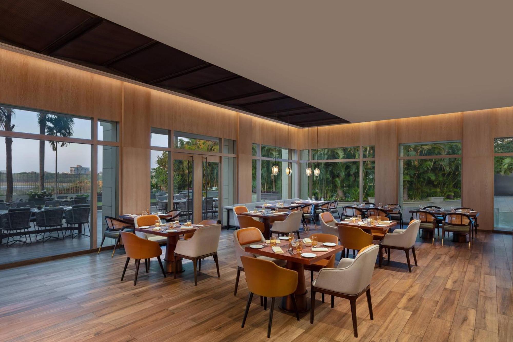 Surat Marriott Hotel Экстерьер фото