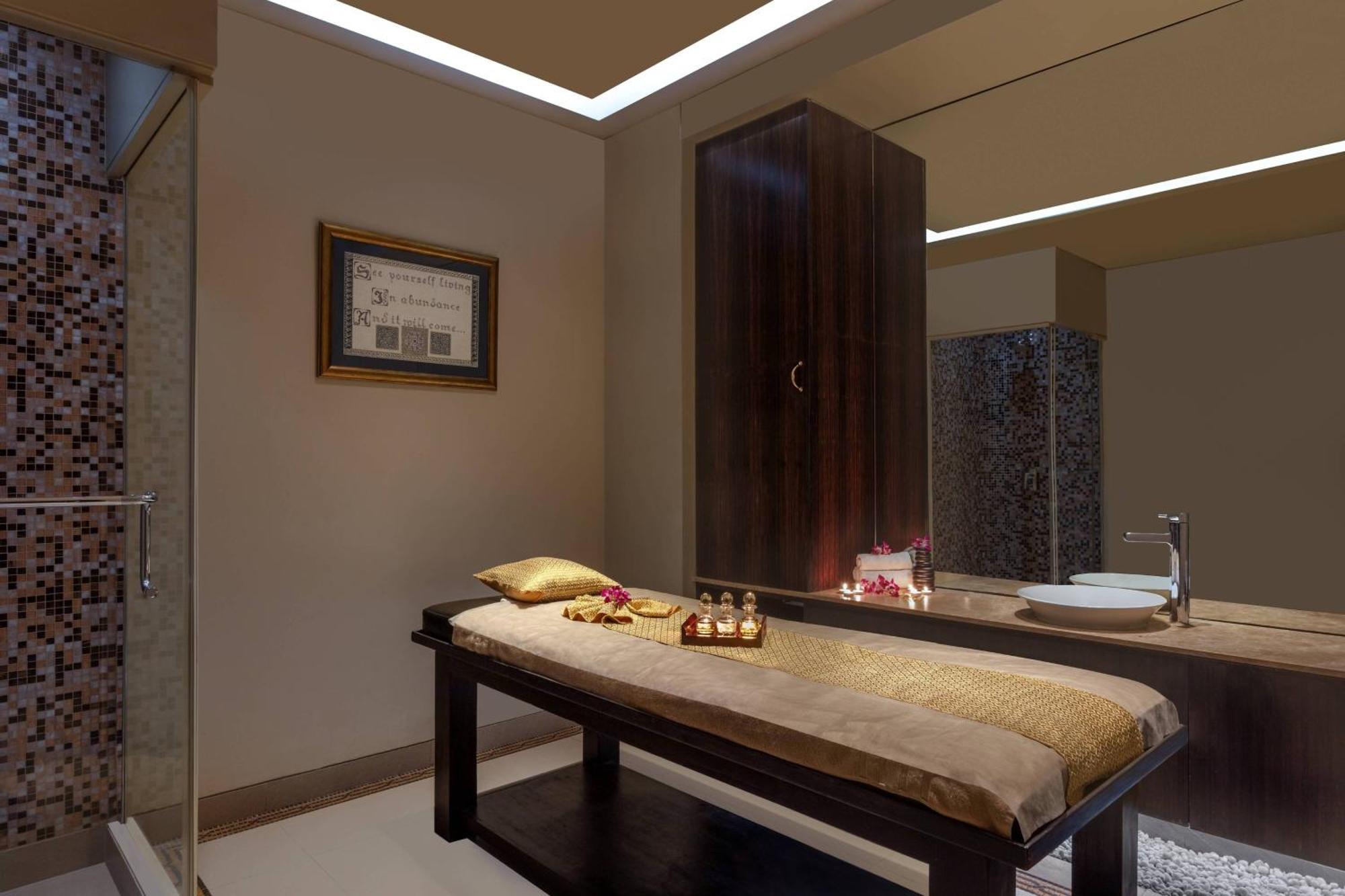 Surat Marriott Hotel Экстерьер фото