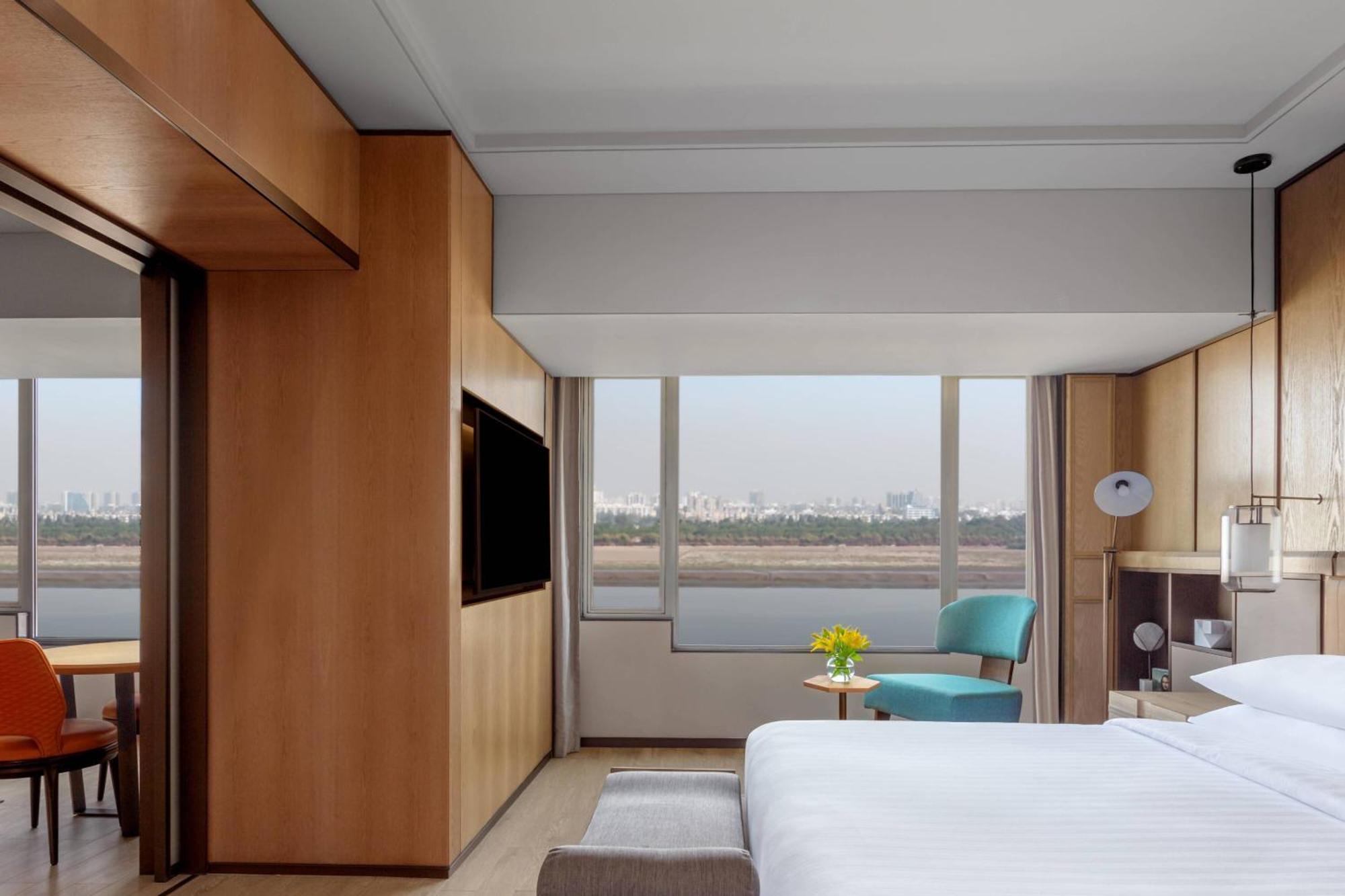 Surat Marriott Hotel Экстерьер фото