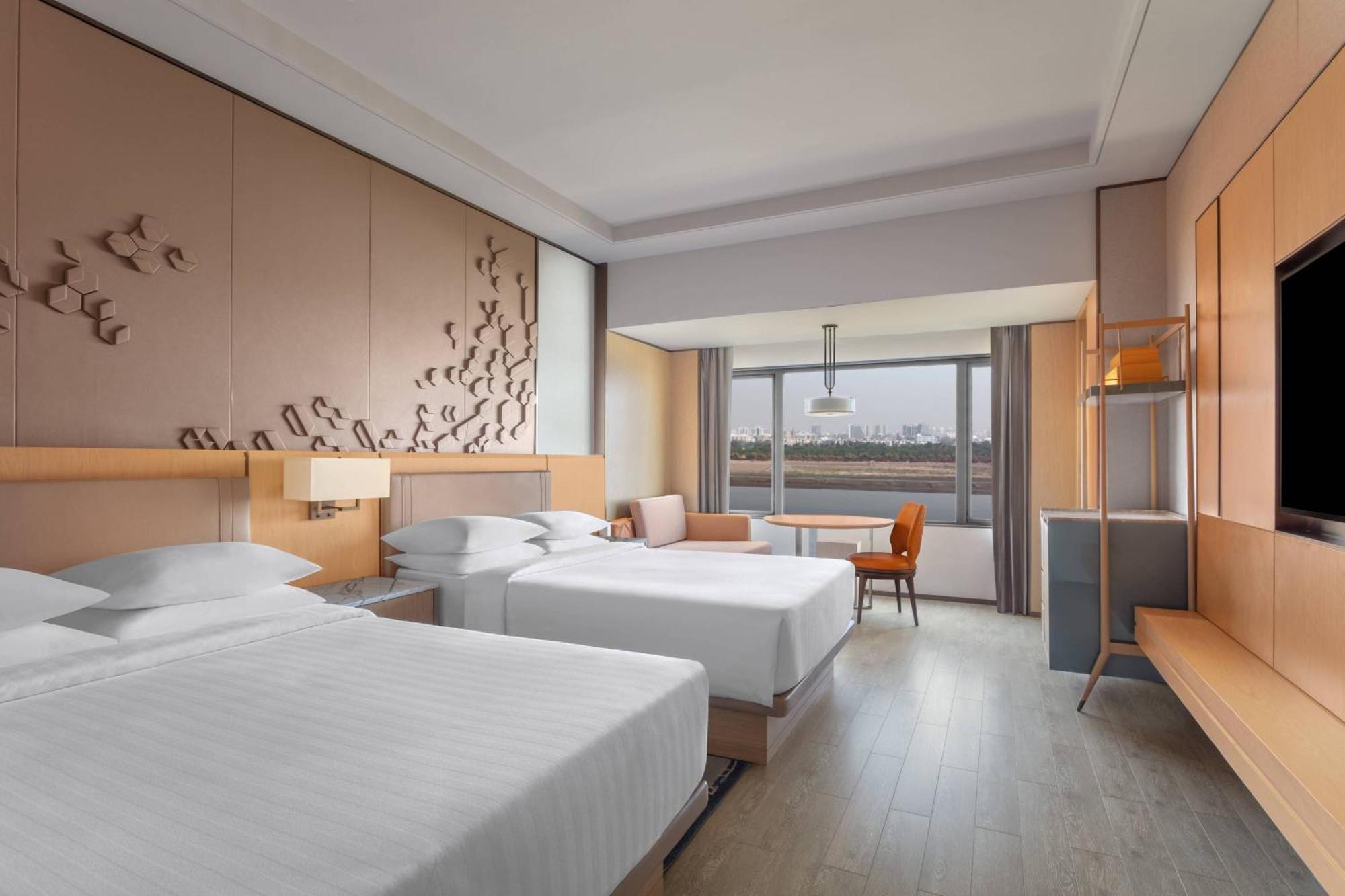 Surat Marriott Hotel Экстерьер фото