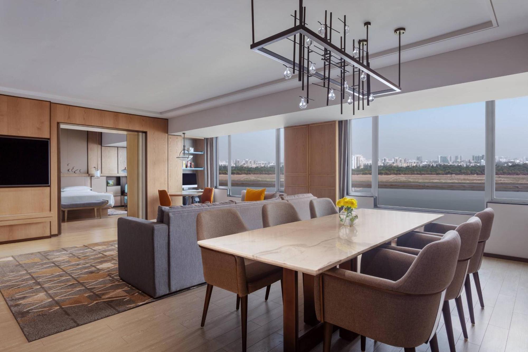 Surat Marriott Hotel Экстерьер фото