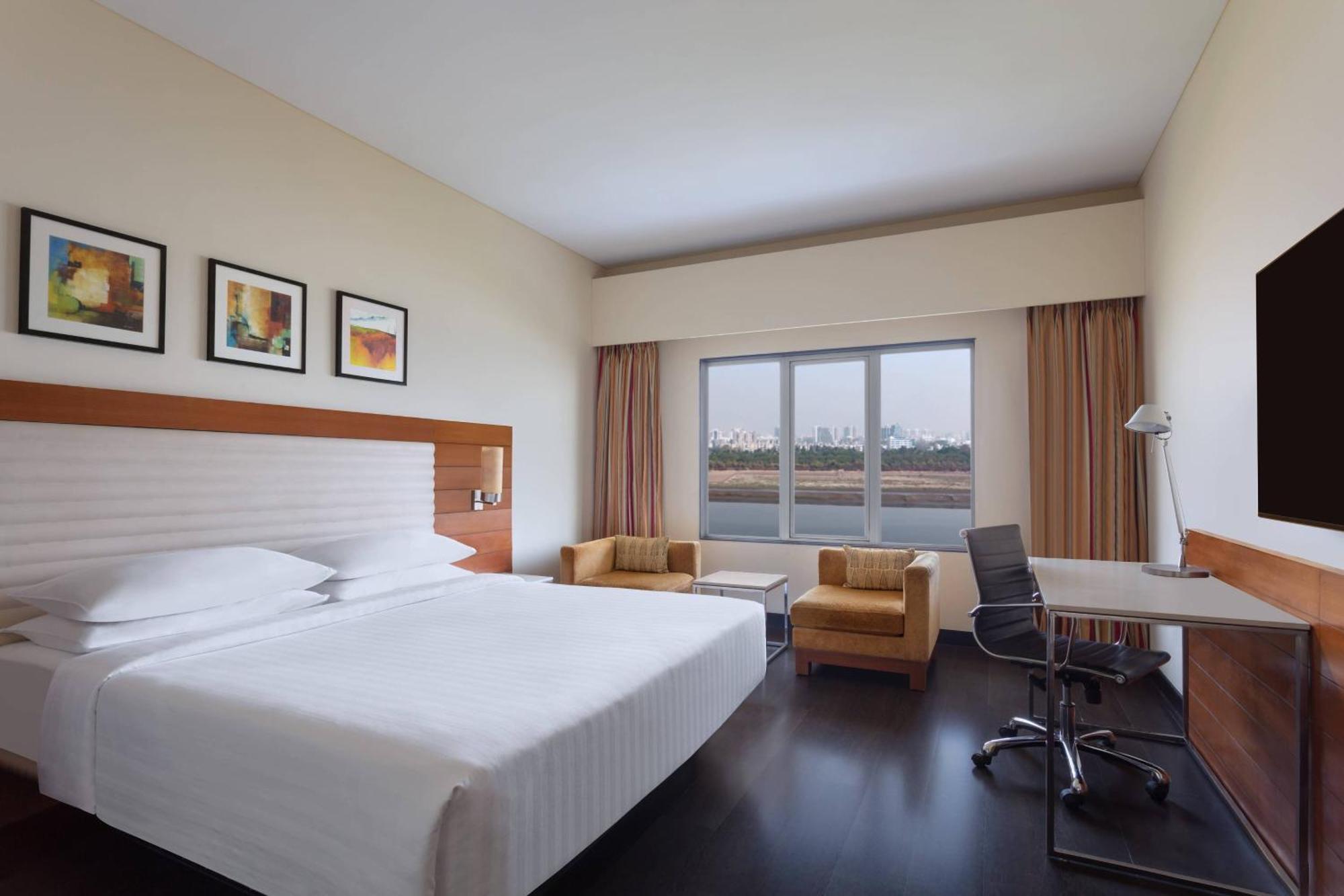 Surat Marriott Hotel Экстерьер фото