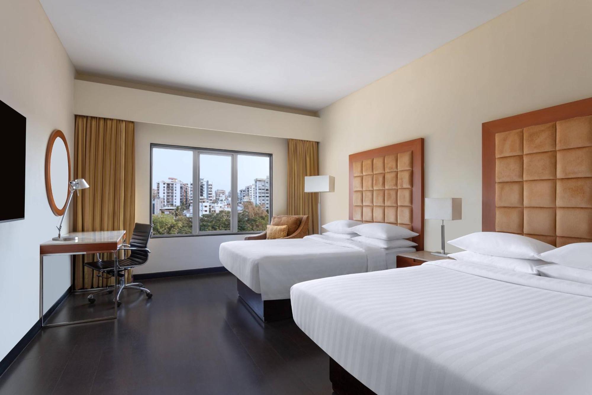 Surat Marriott Hotel Экстерьер фото