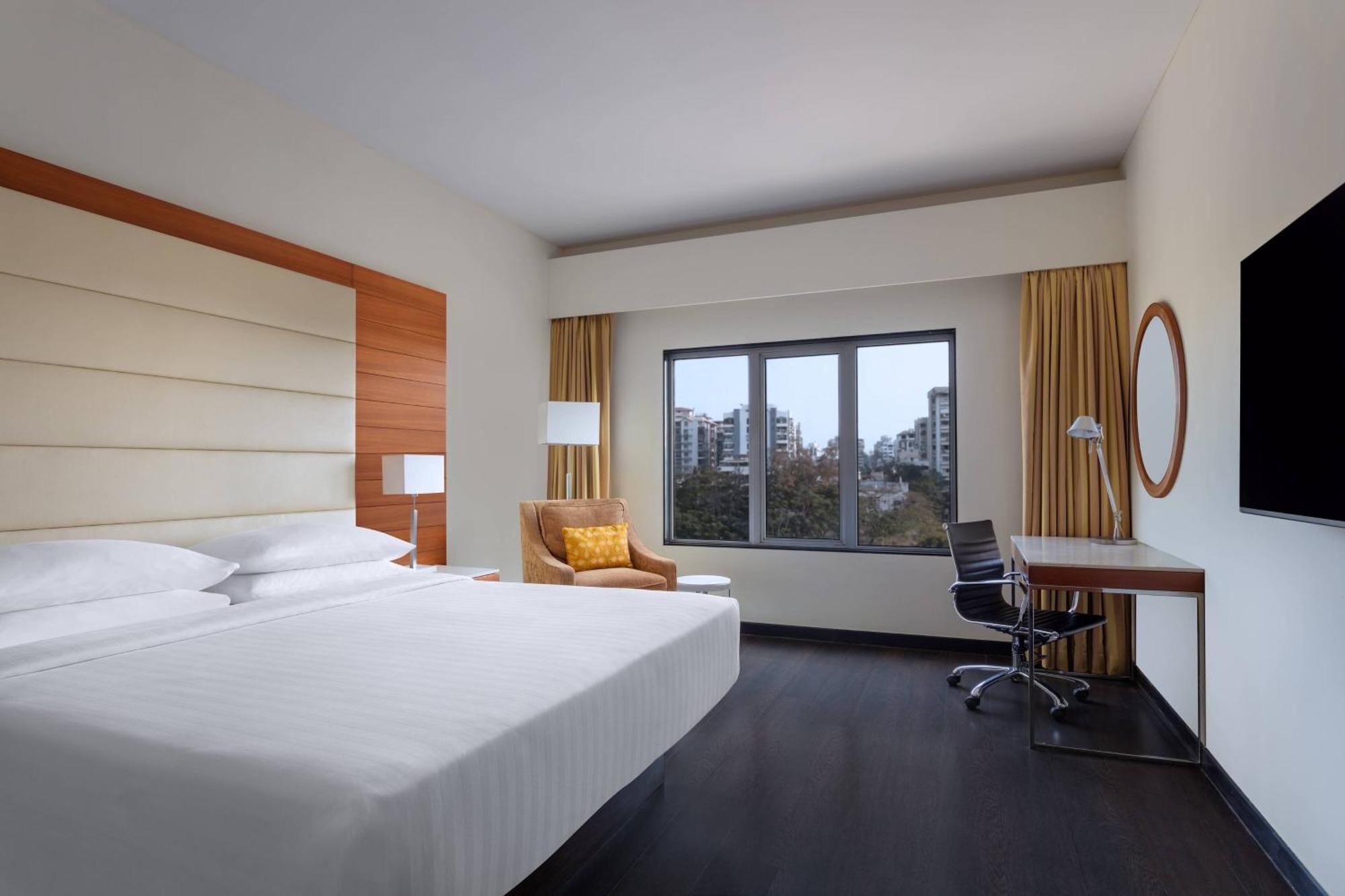 Surat Marriott Hotel Экстерьер фото