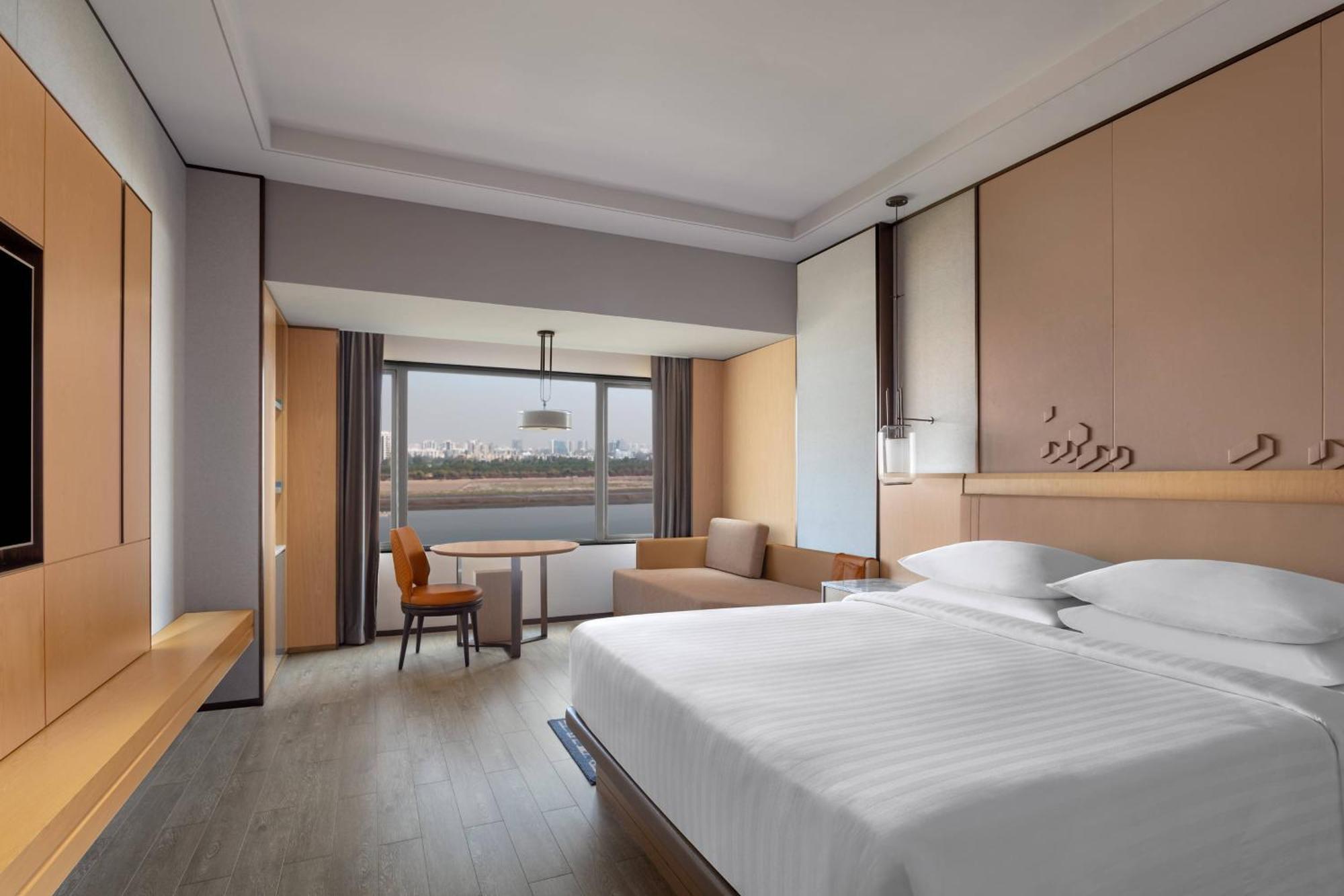 Surat Marriott Hotel Экстерьер фото