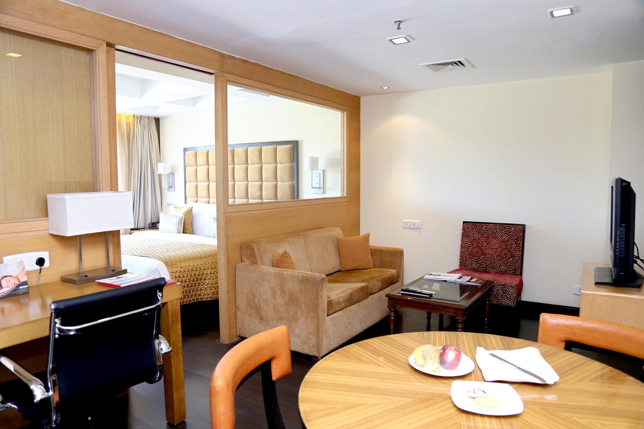 Surat Marriott Hotel Экстерьер фото