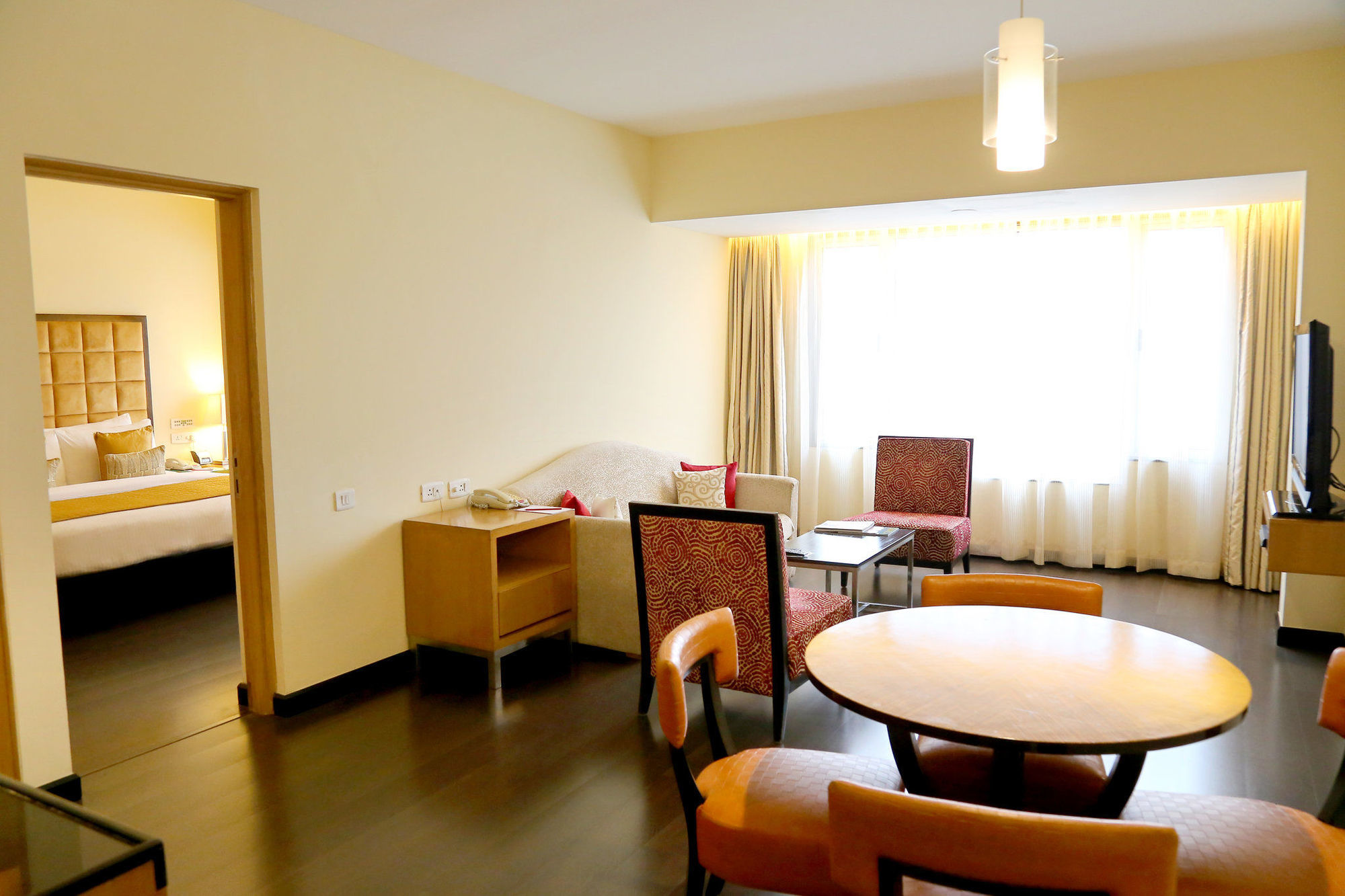 Surat Marriott Hotel Экстерьер фото