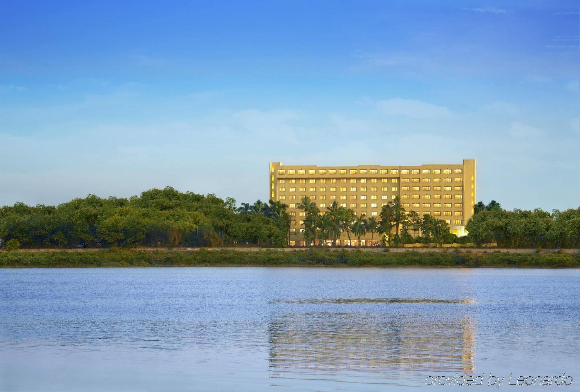 Surat Marriott Hotel Экстерьер фото
