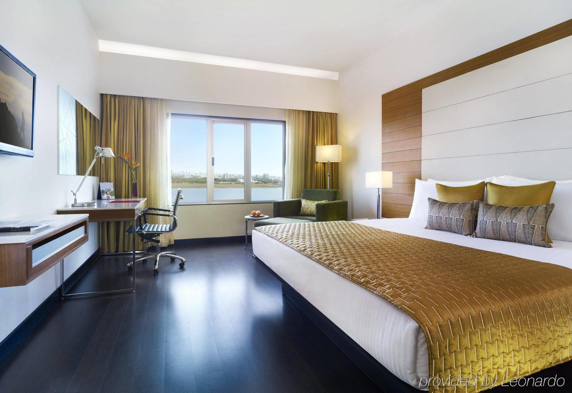 Surat Marriott Hotel Экстерьер фото