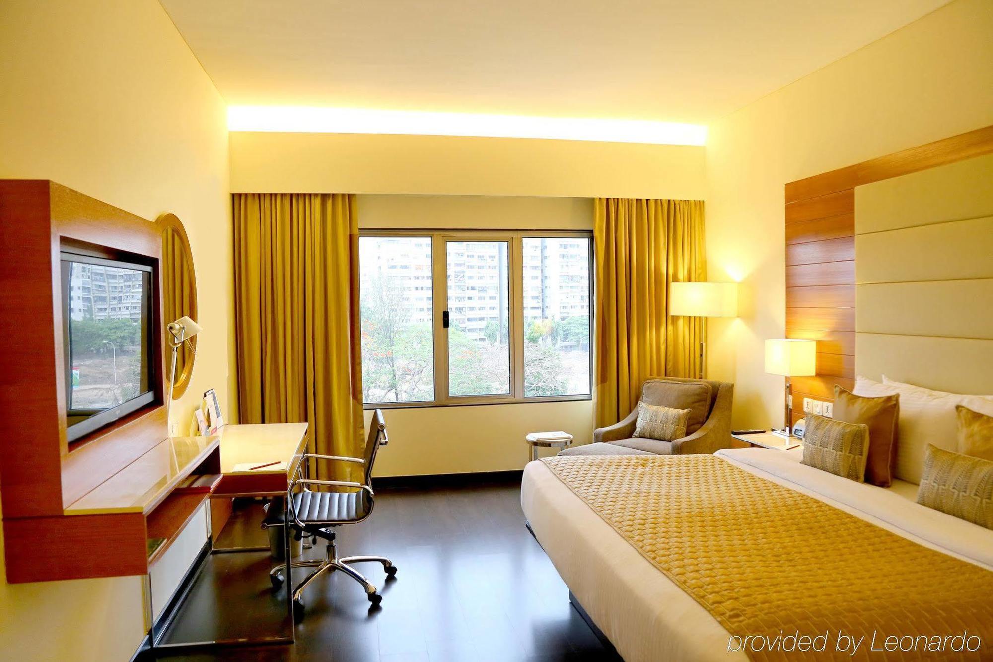 Surat Marriott Hotel Экстерьер фото
