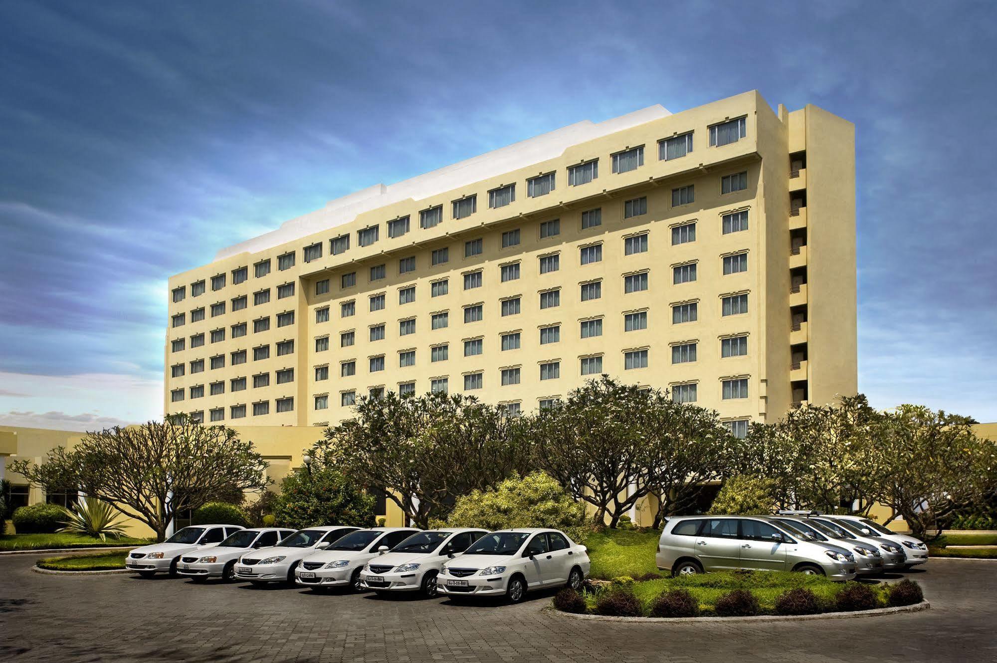 Surat Marriott Hotel Экстерьер фото