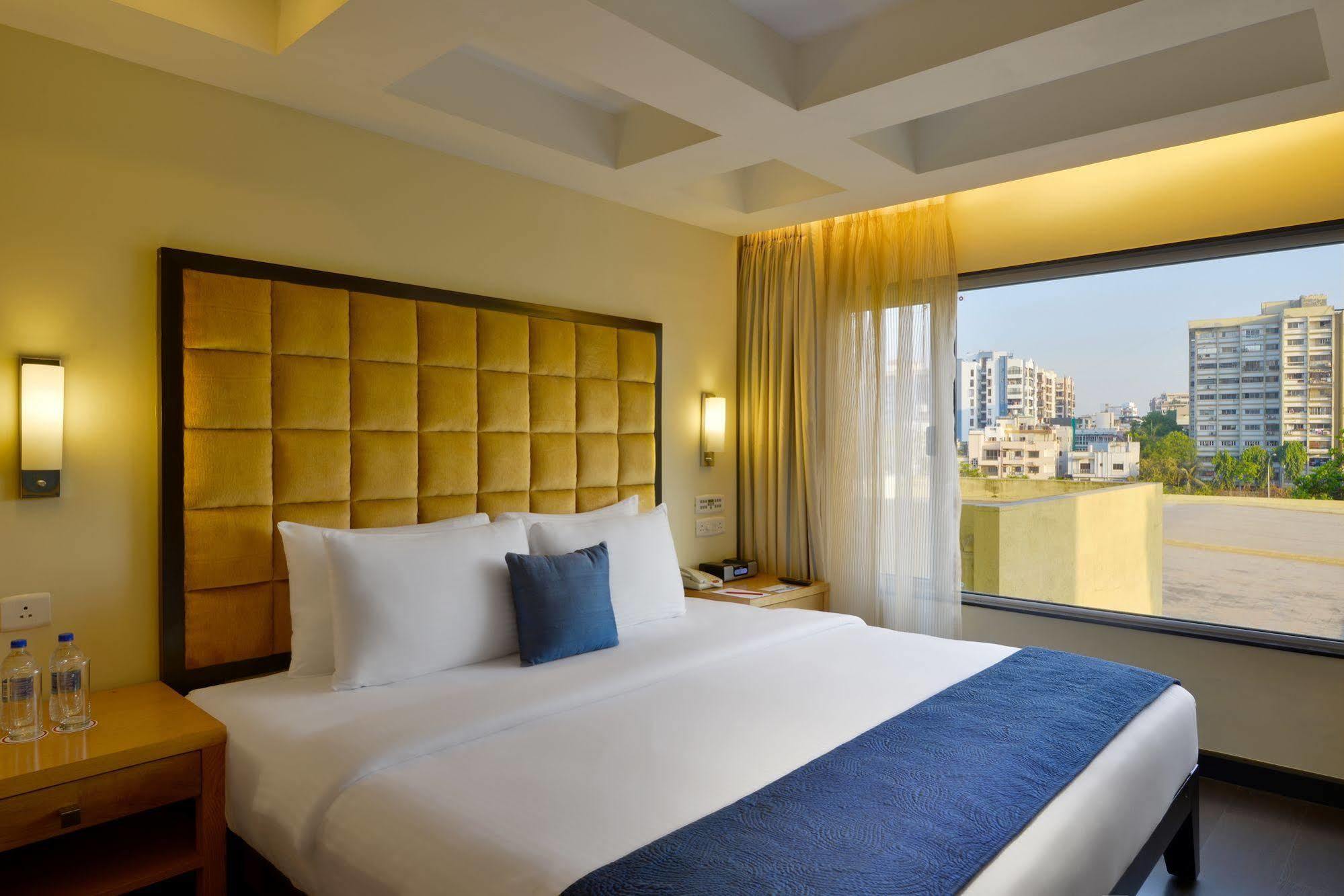 Surat Marriott Hotel Экстерьер фото