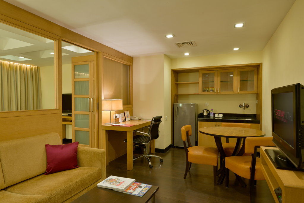 Surat Marriott Hotel Экстерьер фото