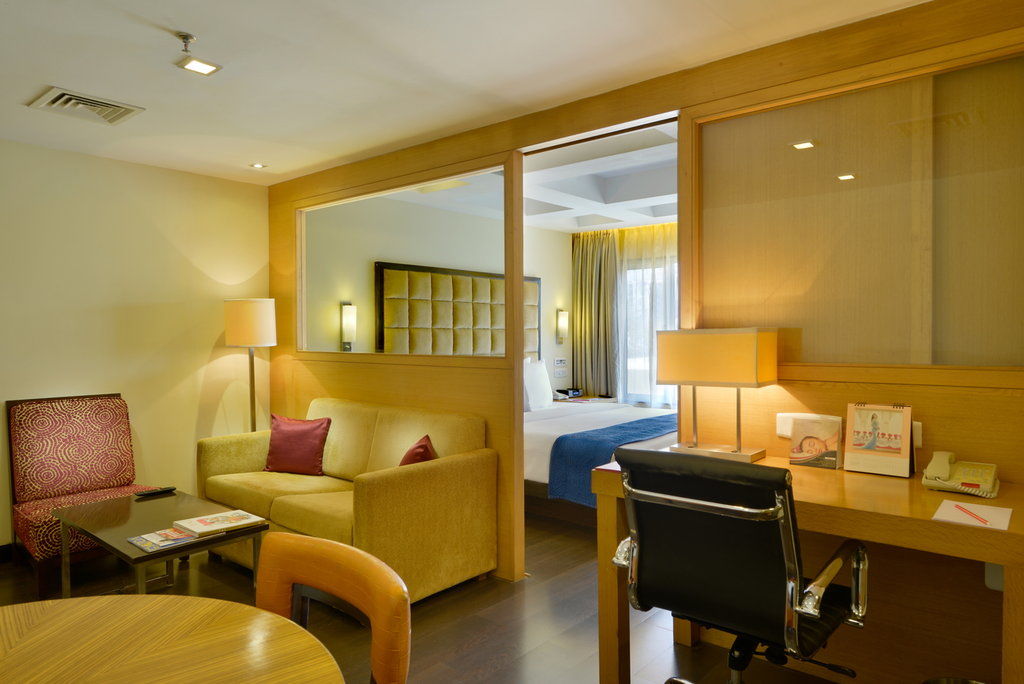 Surat Marriott Hotel Экстерьер фото